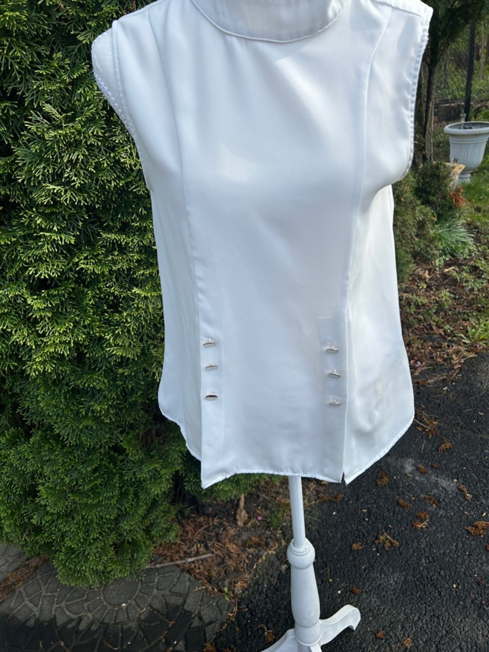 Zara White Sleeveless High-Neck Blouse with Accent Buttons